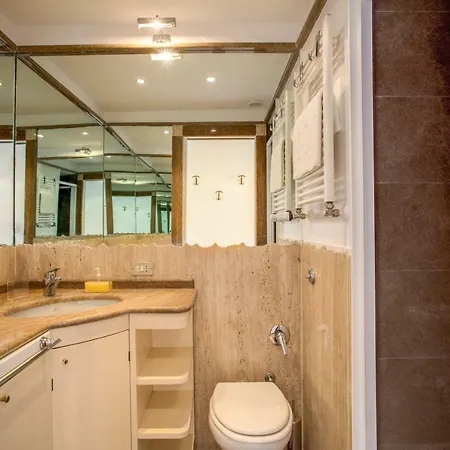 Vatican Palace شقة